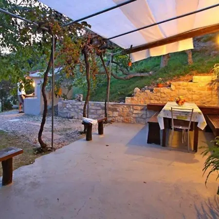 Robinson House On The Beach