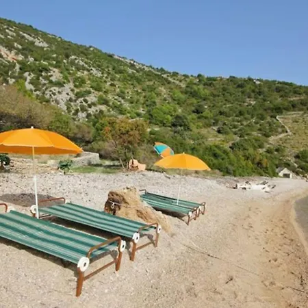 Robinson House On The Beach *