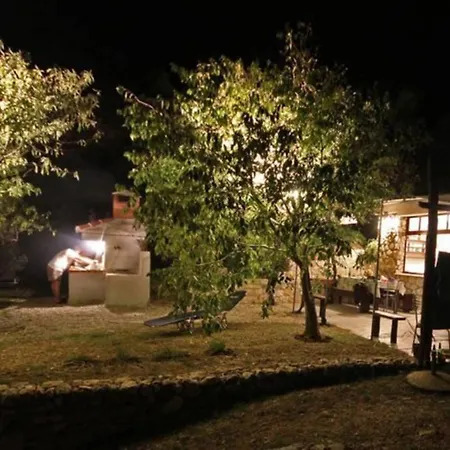 Robinson House On The Beach Vakantiehuis Sumartin
