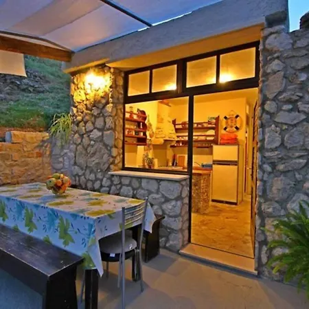 Robinson House On The Beach Sumartin
