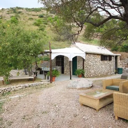 Robinson House On The Beach