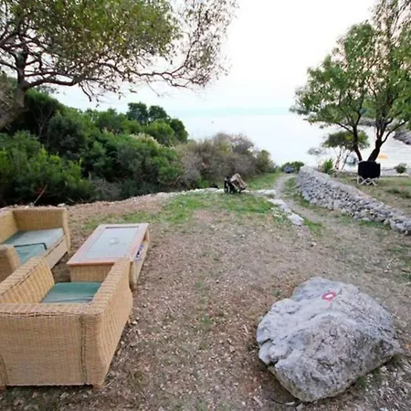 Robinson House On The Beach Sumartin